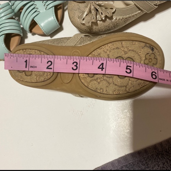 Cherokee gold/tan ballet flat shoes with bow/strap - Picture 9 of 9